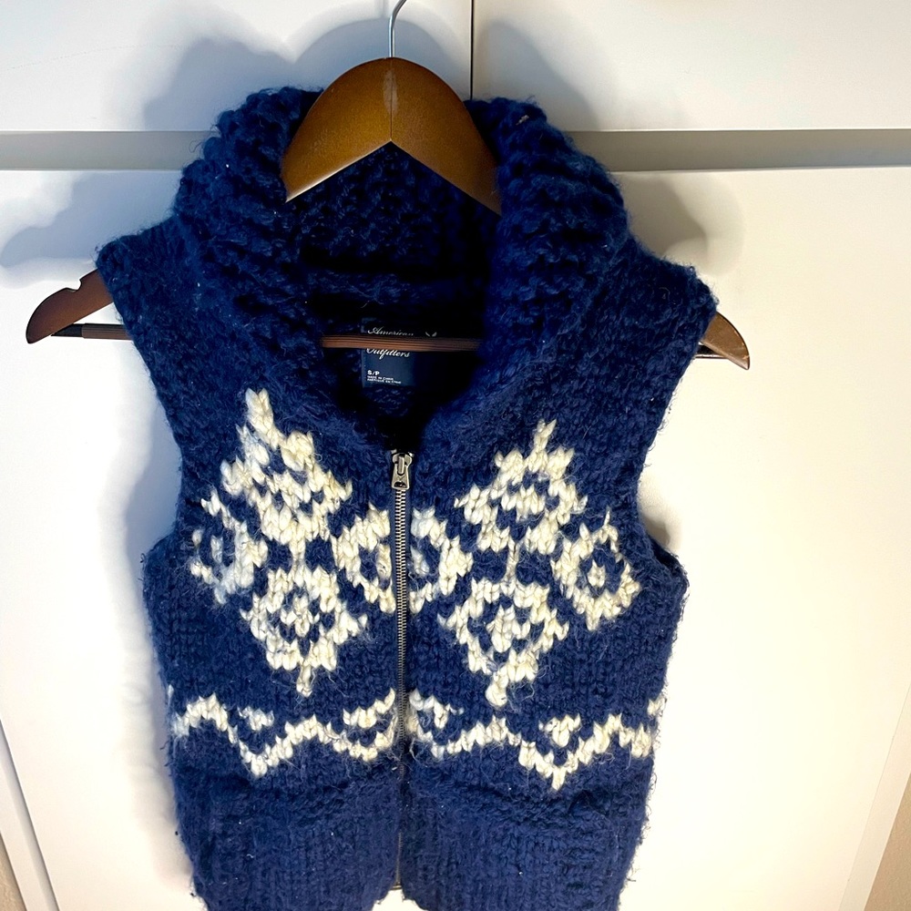 American Eagle Sweater Vest / SIZE Small - Picture 1 of 4